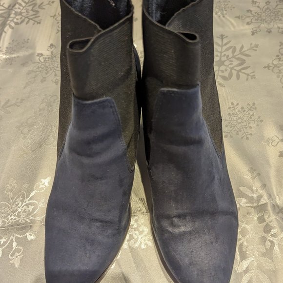 Elegant Black Women's Boots - Picture 1 of 6